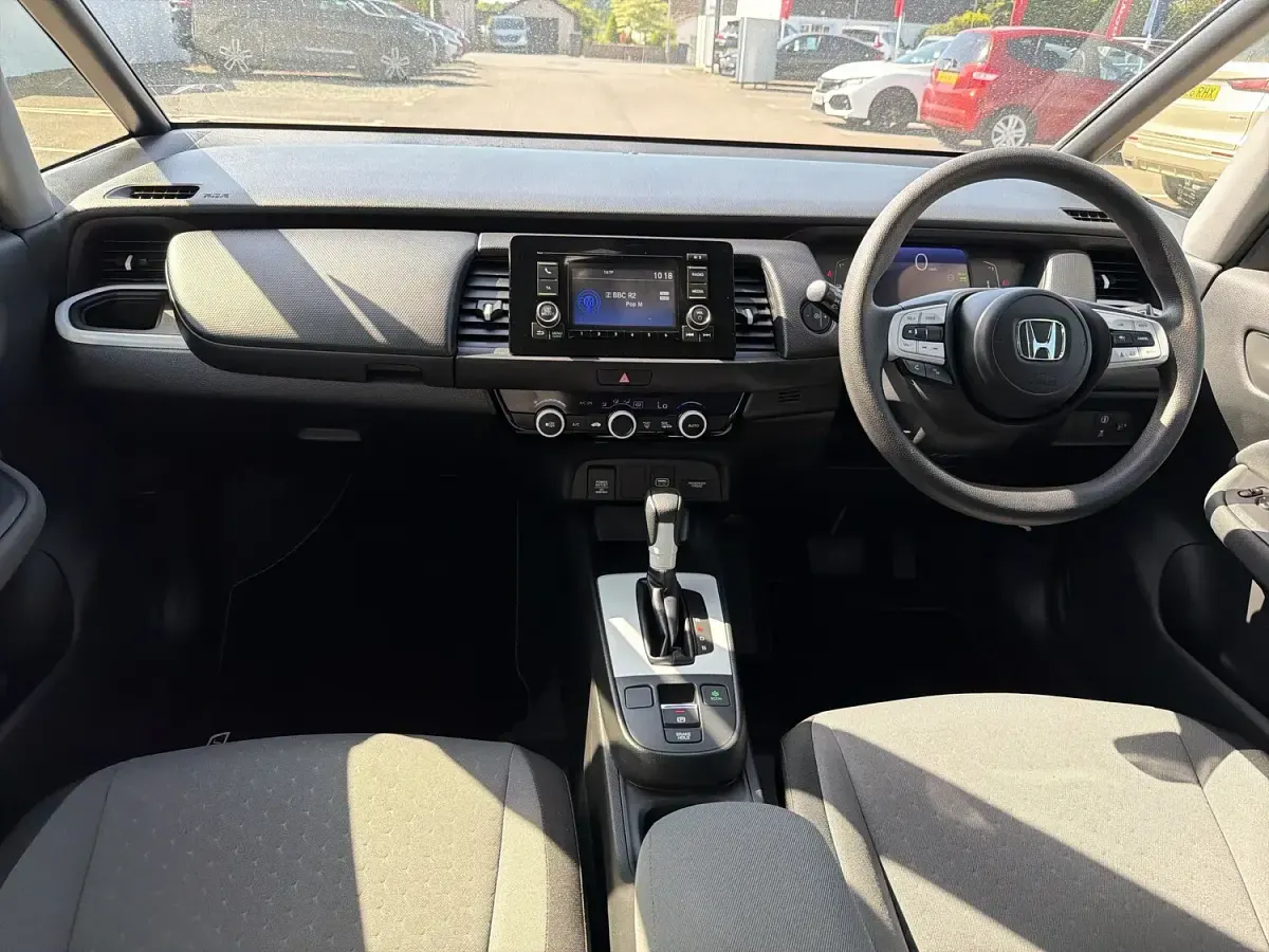 Used Honda Jazz Hybrid 109 HP (80 kW) 2022 White Hatchback