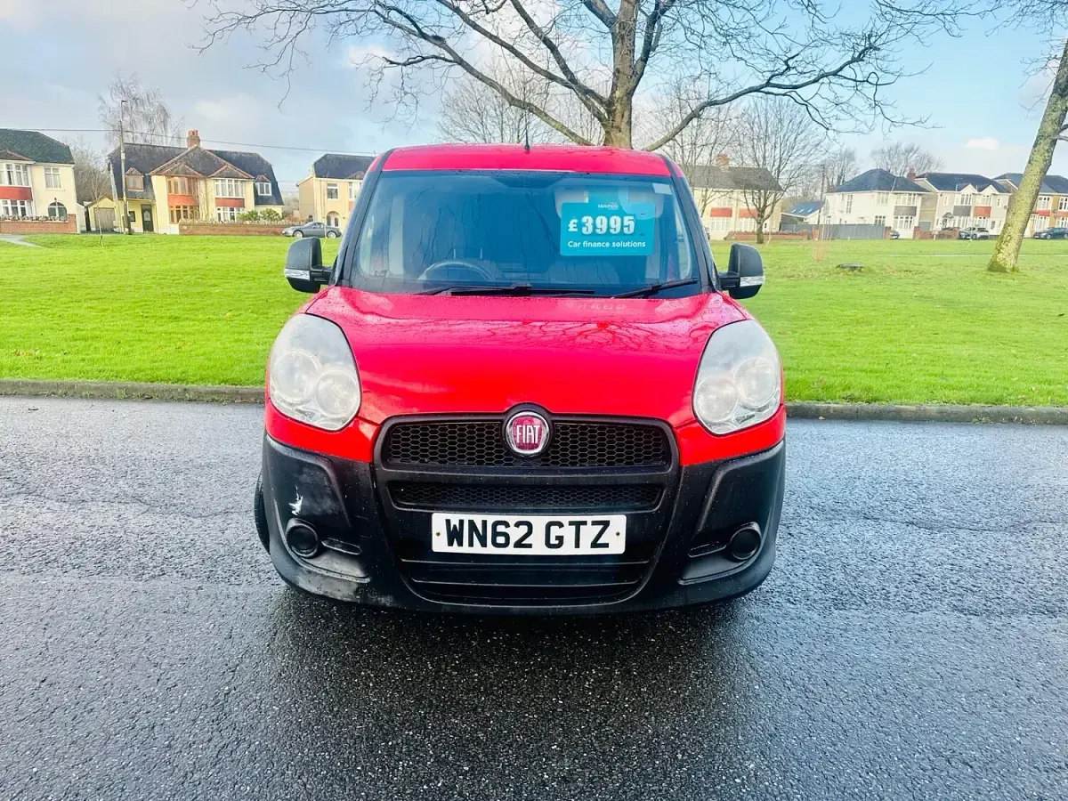Käytetty Fiat Doblò 89 HP (65 kW) 2013 Punainen Tila-auto