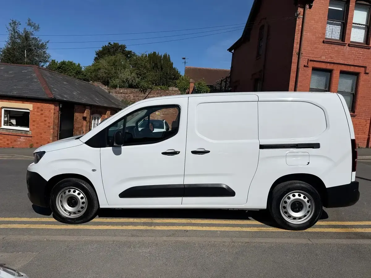 Used Peugeot Partner Premium 131 HP (96 kW) 2023 White MPV