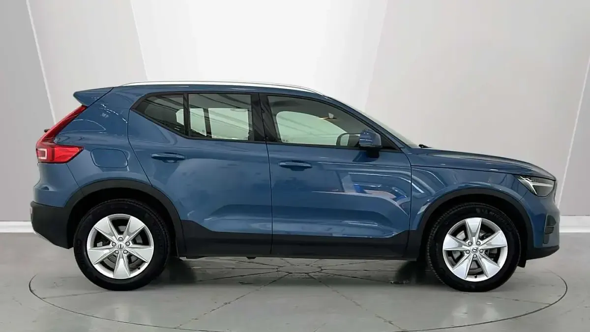 Used Volvo XC40 Core 161 HP (118 kW) 2023 Blue SUV
