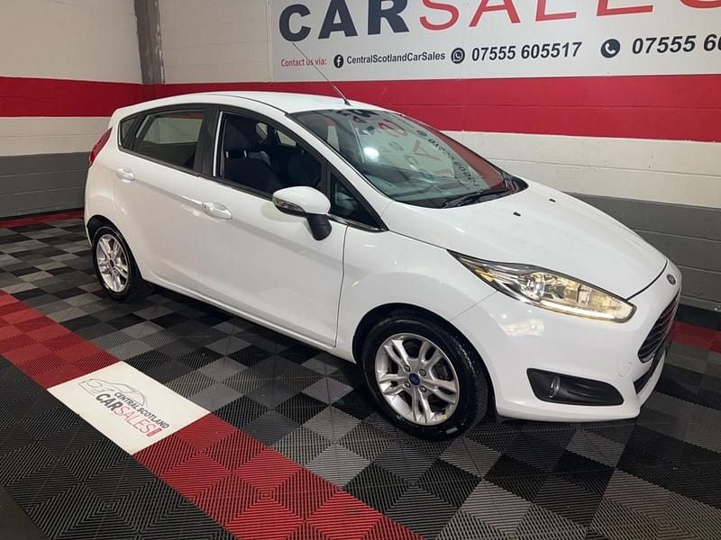 Usado Ford Fiesta Zetec 2016 Branco Citadino