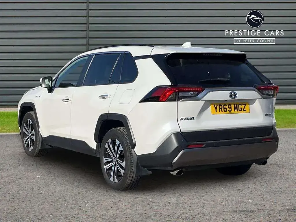 Used Toyota RAV4 Hybrid 2019 White SUV