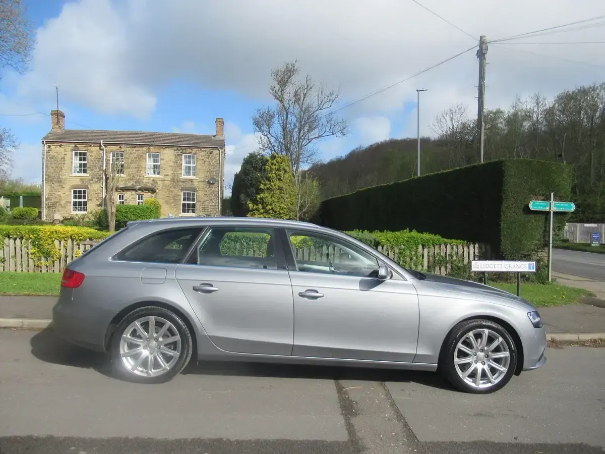 Used Audi A4 Advanced 177 HP (130 kW) 2015 Grey Estate