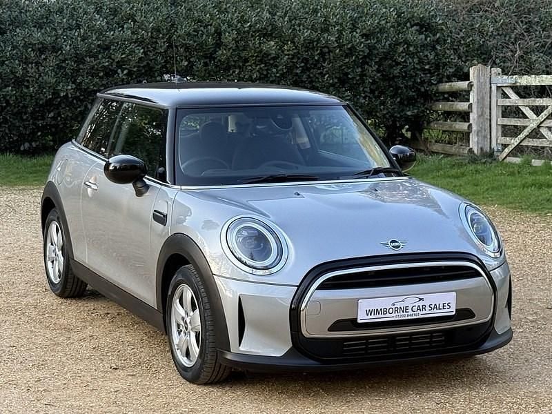 Begagnad Mini Cooper Classic 2023 Silver Halvkombi