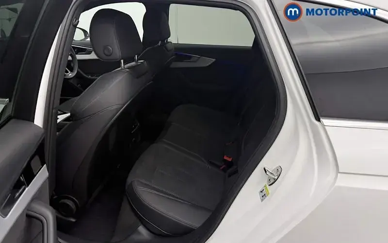 Used Audi A4 S-Line 204 HP (150 kW) 2024 White Estate