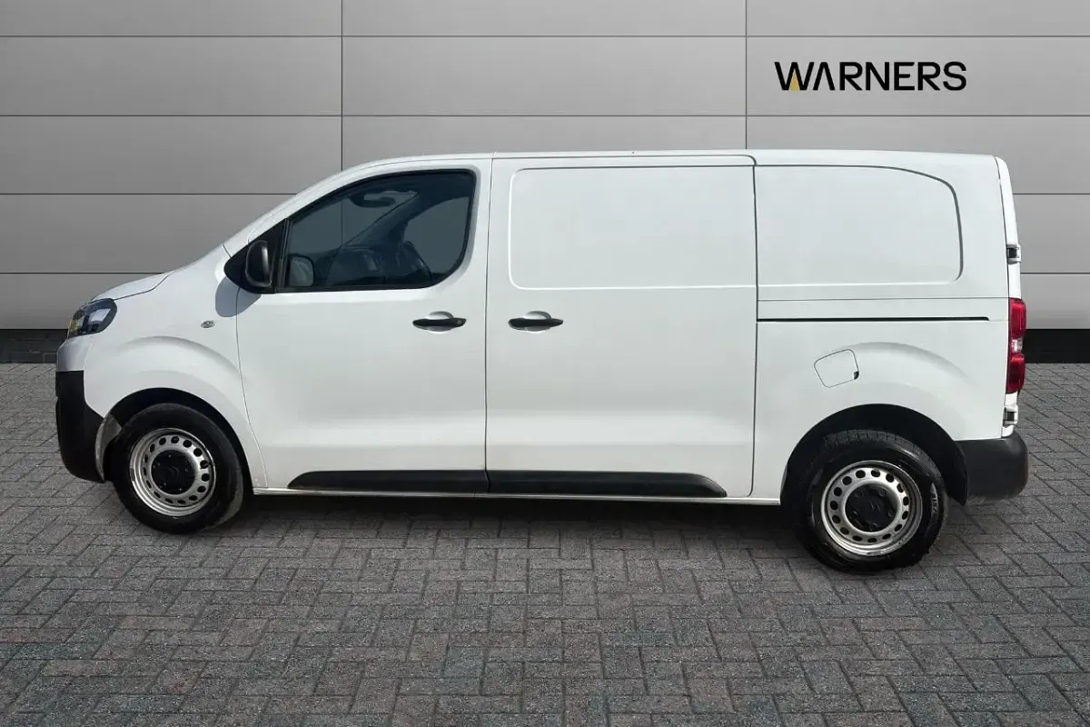 Used Citroën Dispatch 101 HP (74 kW) 2023 White MPV