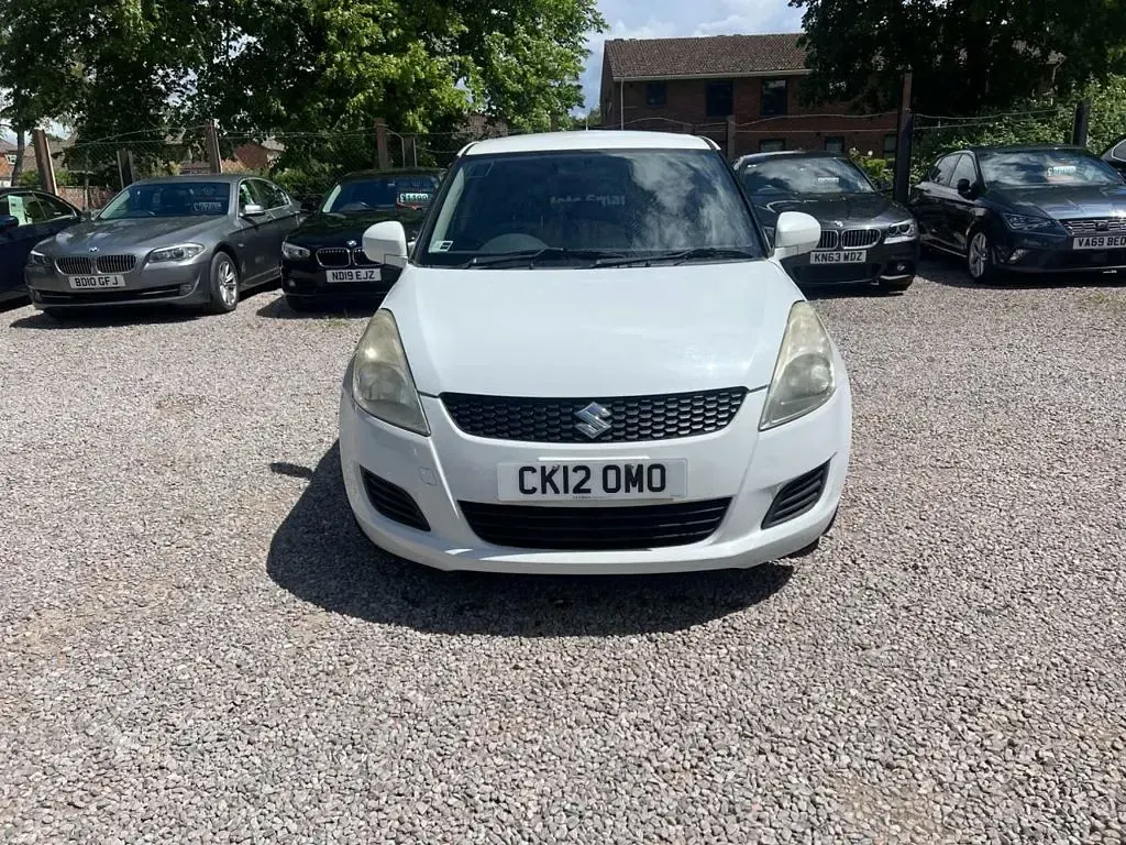 Used Suzuki Swift SZ3 94 HP (69 kW) 2012 White Hatchback
