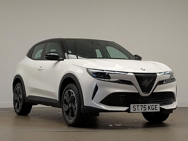 New Alfa Romeo GT Junior 136 HP (100 kW) 2025 Bicolour solid  sempione white with black roof Hatchback