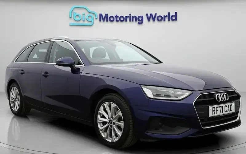 Usado Audi A4 150 HP (110 kW) 2022 Azul Carrinha