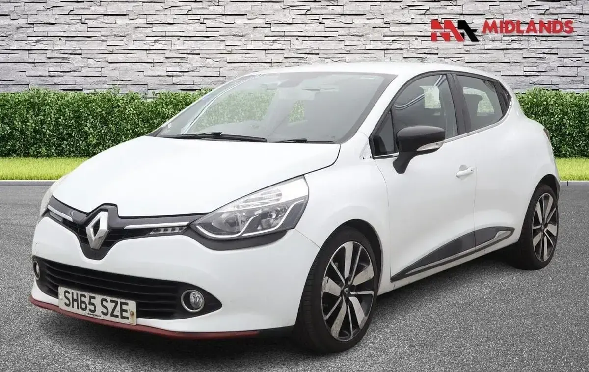 Used Renault Clio Dynamique 90 HP (66 kW) 2015 White Hatchback
