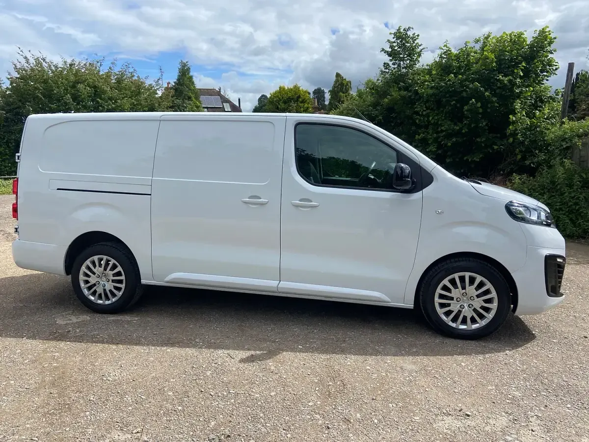 Used Vauxhall Vivaro S 100 HP (73 kW) 2023 White MPV