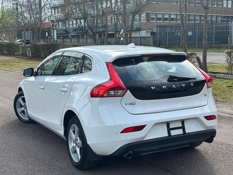 Used Volvo V40 SE Lux 180 HP (132 kW) 2015 White Hatchback
