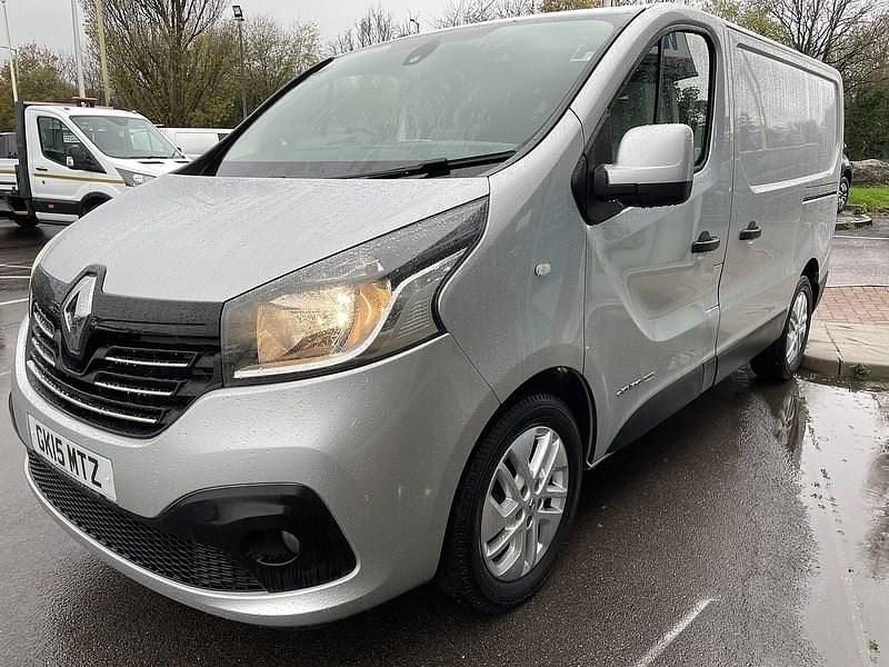Used Renault Trafic 138 HP (101 kW) 2015 Silver MPV