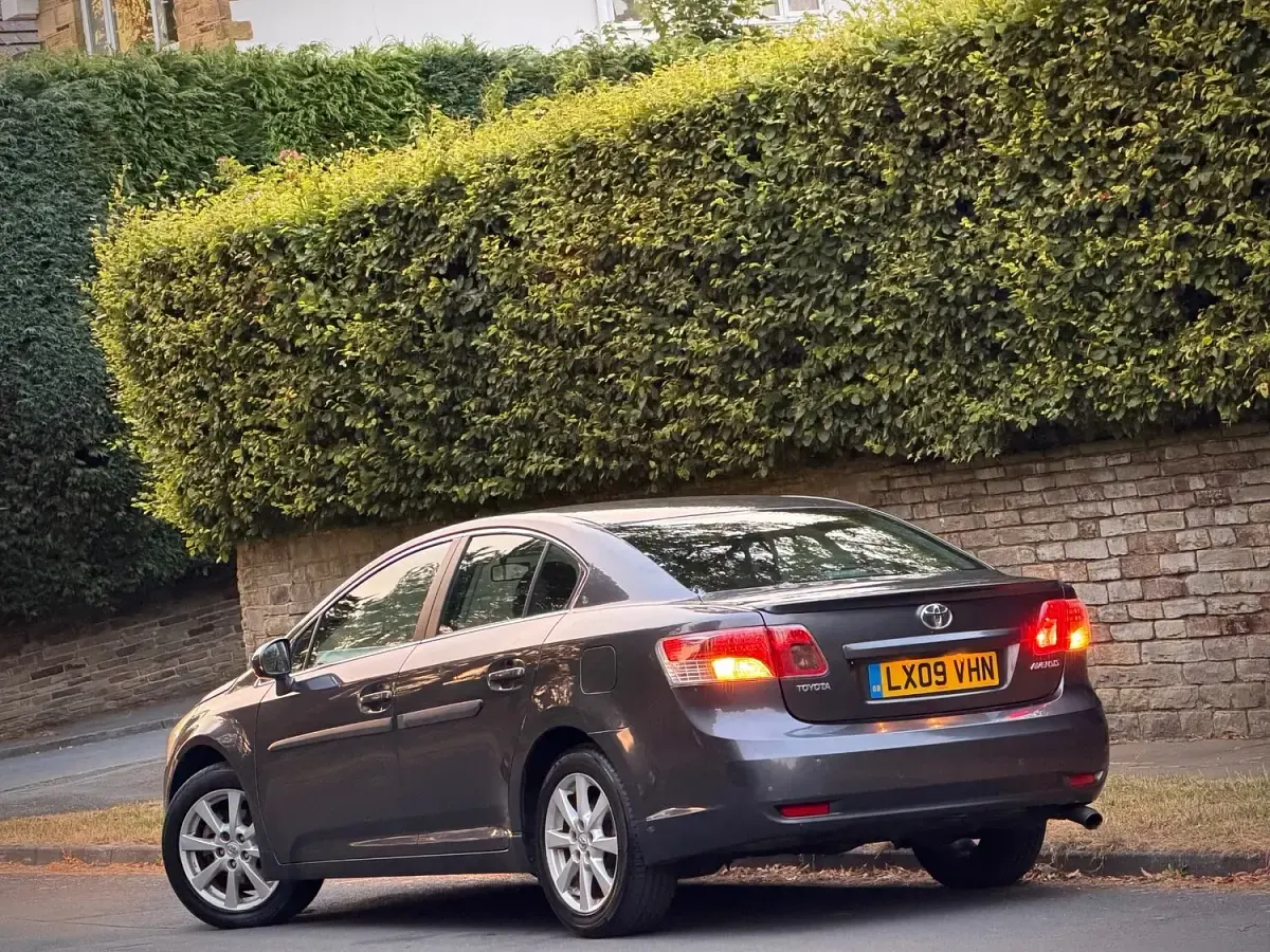 Used Toyota Avensis 124 HP (91 kW) 2009 Grey Sedan