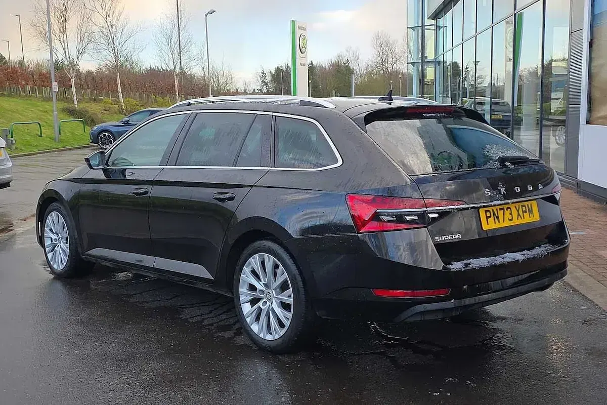 Gebraucht Skoda Superb SE L 147 PS (108 kW) 2023 Schwarz Kombi