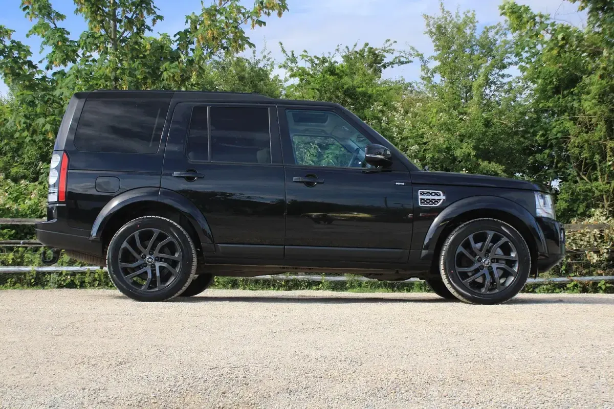 Used Land Rover Discovery HSE 251 HP (184 kW) 2015 Black SUV