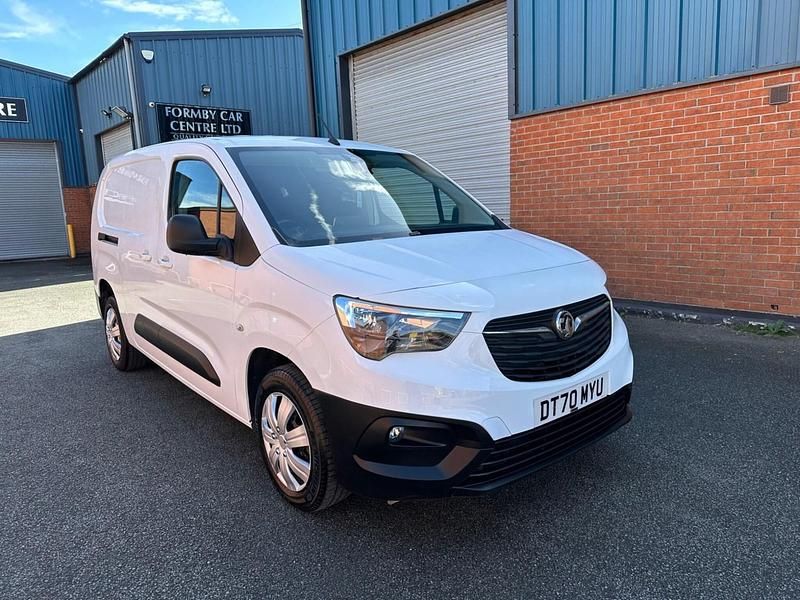 White Used 2021 Vauxhall Combo Edition Van | £12,000 (Fair price) - Image 1/4