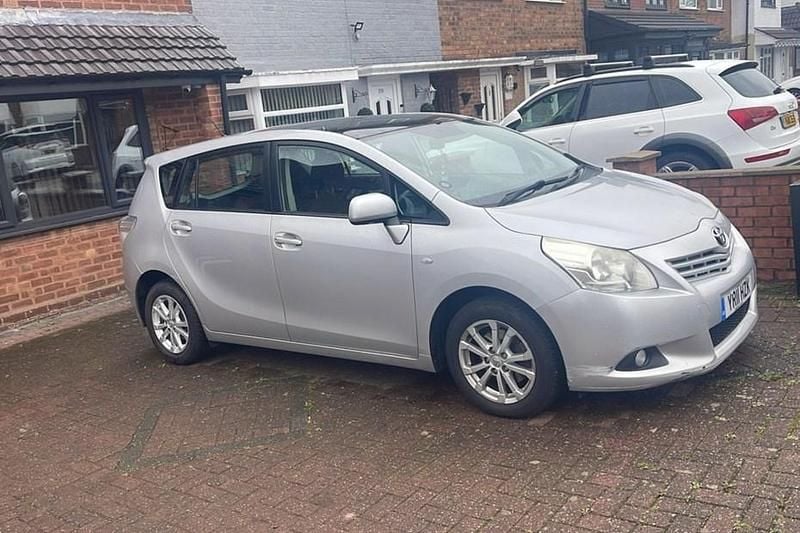 Silver Used 2011 Toyota Verso MPV | £1,495 (Super price) - Image 1/1