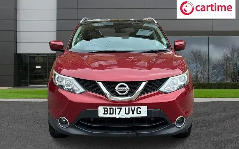 Used Nissan Qashqai N-Connecta 110 HP (80 kW) 2017 Red SUV