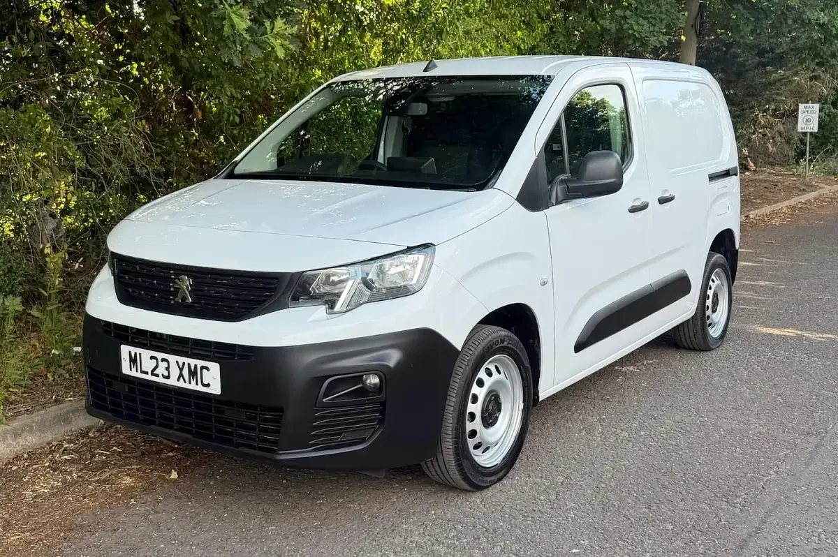 Used Peugeot Partner 131 HP (96 kW) 2023 White MPV