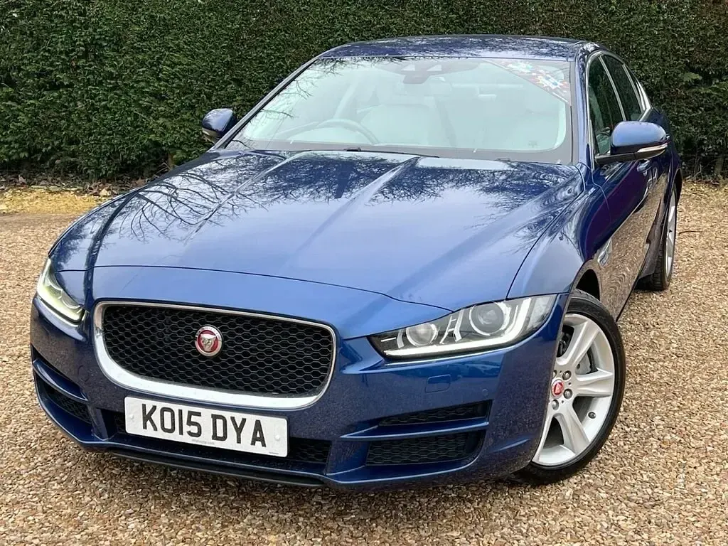 Używany Jaguar XE Portfolio 240 KM (176 kW) 2015 Niebieski Sedan/Limuzyna