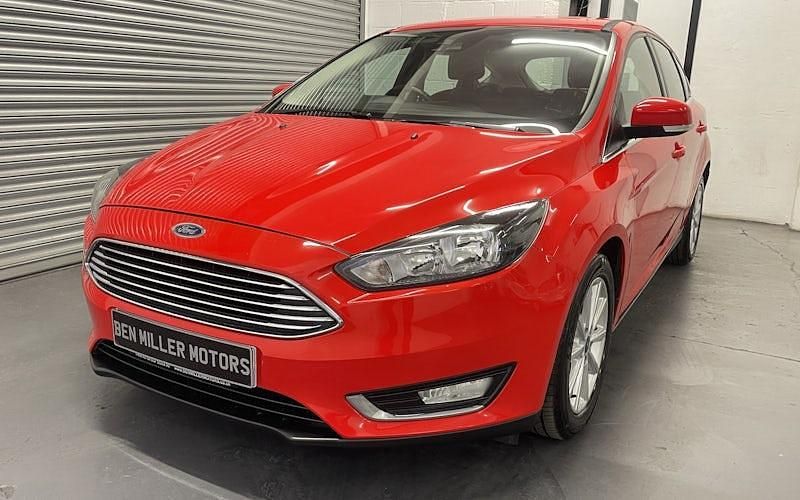 Begagnad Ford Focus Titanium 120 HK (88 kW) 2016 Blå Halvkombi