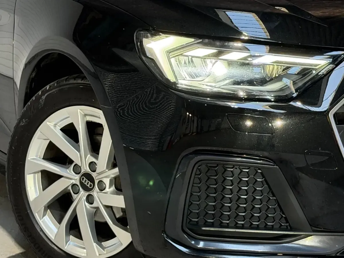 Begagnad Audi A1 Sport 2025 Svart SUV