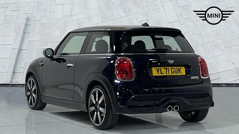 Used Mini Cooper S Exclusive 192 HP (141 kW) 2021 Black Hatchback