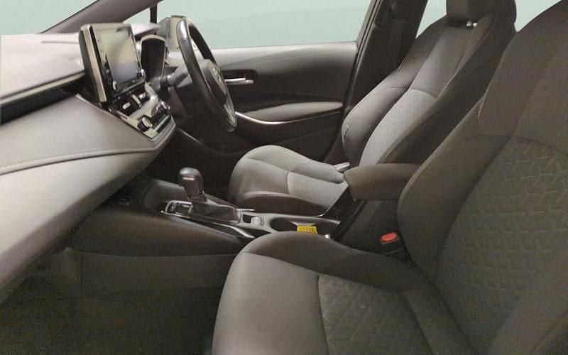 Used Toyota Corolla 122 HP (89 kW) 2022 White Estate