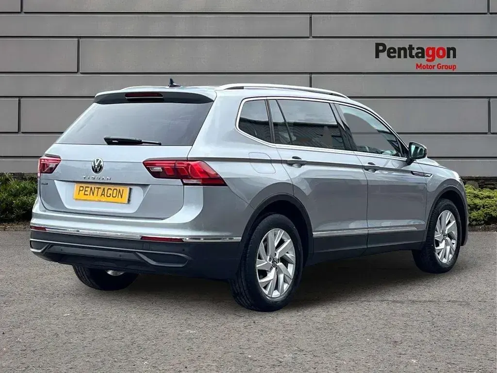 Usado VW Tiguan Life 147 HP (108 kW) 2023 Prateado SUV