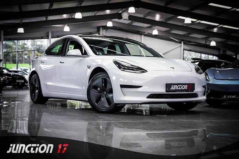White Used 2019 Tesla Model 3 Standard Range Sedan | £12,475 (Fair price) - Image 1/4