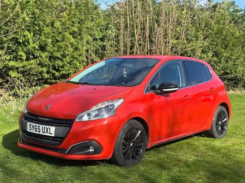 Second-hand Peugeot 208 Allure 82 CP (60 kW) 2015 Portocaliu Hatchback
