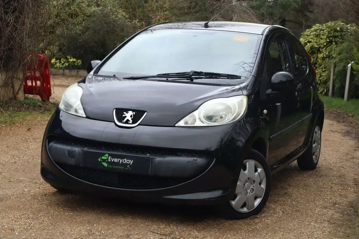 Used Peugeot 107 68 HP (50 kW) 2008 Black Hatchback