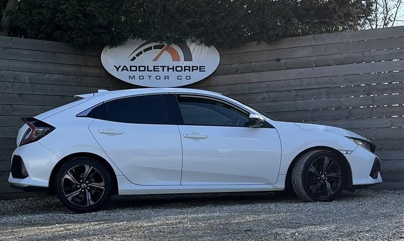 Used Honda Civic SR 120 HP (88 kW) 2019 White Hatchback
