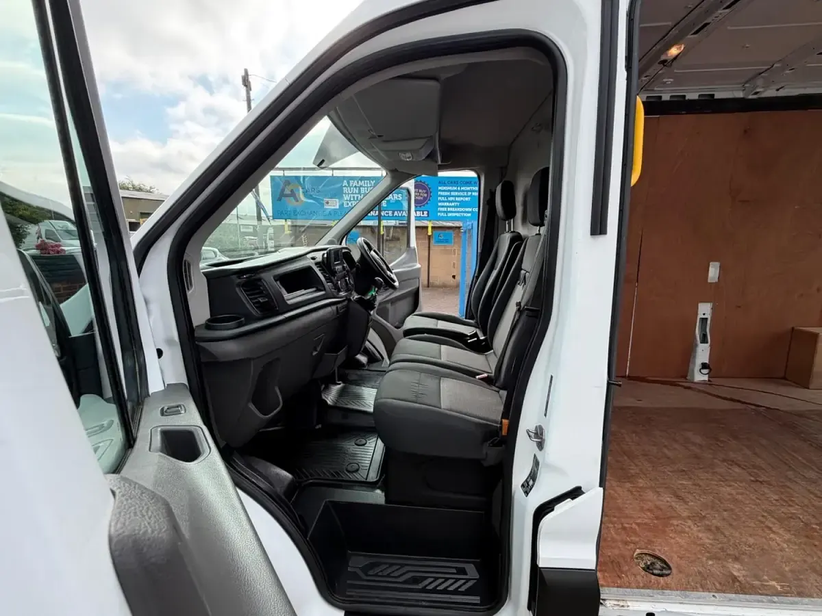 Used Ford Transit S 130 HP (95 kW) 2021 White Van