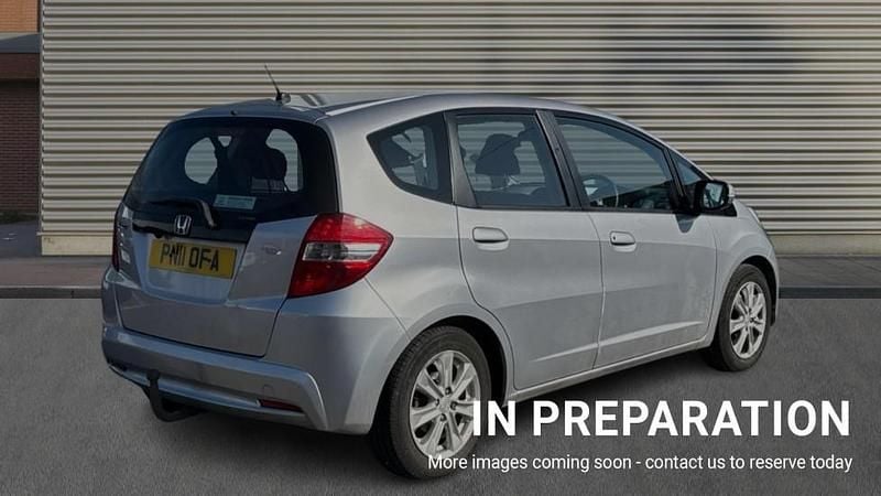 Used Honda Jazz ES 100 HP (73 kW) 2011 Silver Hatchback
