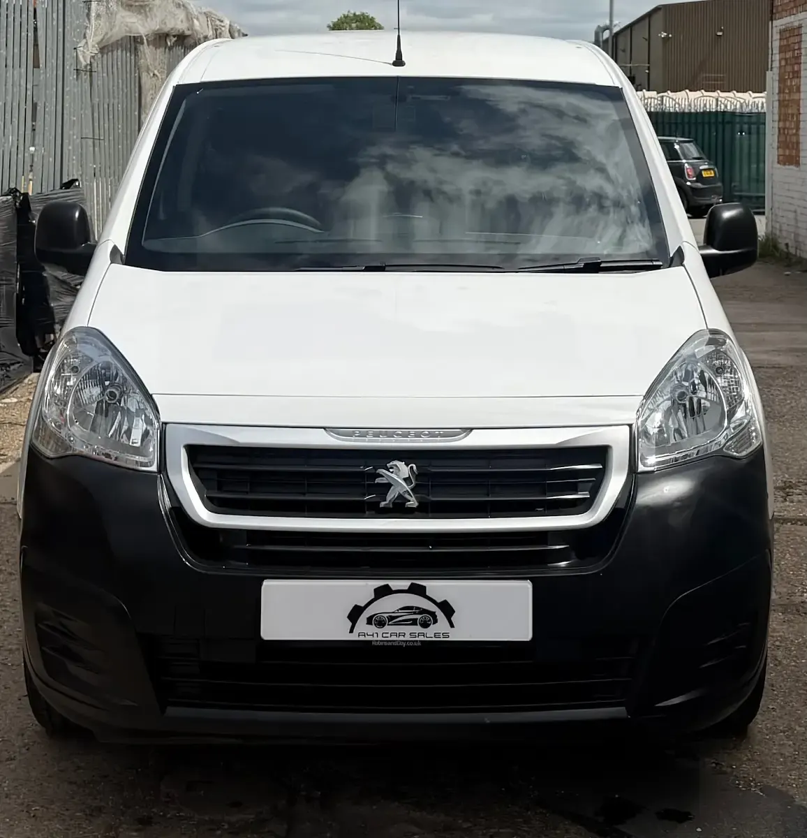 Used Peugeot Partner 2018 White