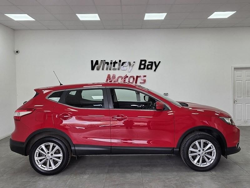 Used Nissan Qashqai Acenta 2016 Red SUV