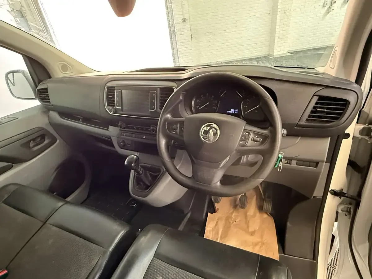 Used Vauxhall Vivaro Sportive 100 HP (73 kW) 2021 White MPV