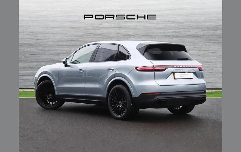 Used Porsche Cayenne 335 HP (246 kW) 2023 Dolomite silver metallic SUV
