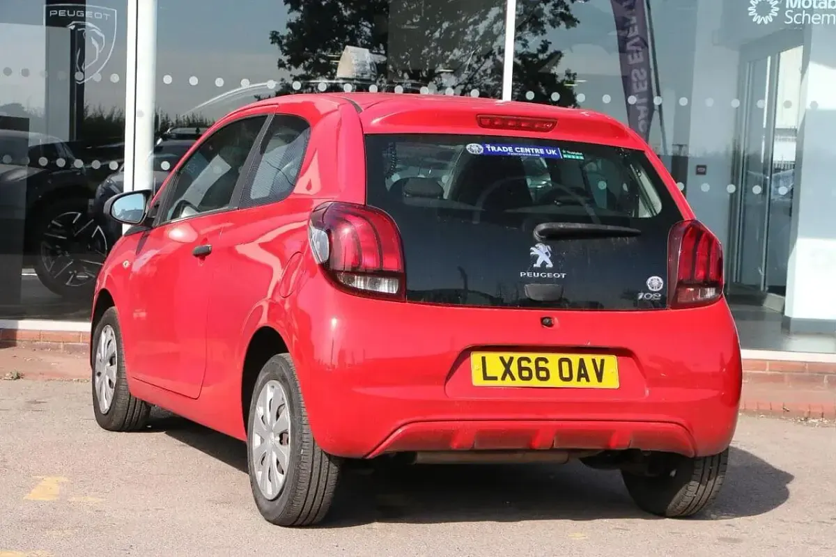 Used Peugeot 108 Access 67 HP (49 kW) 2016 Red Hatchback
