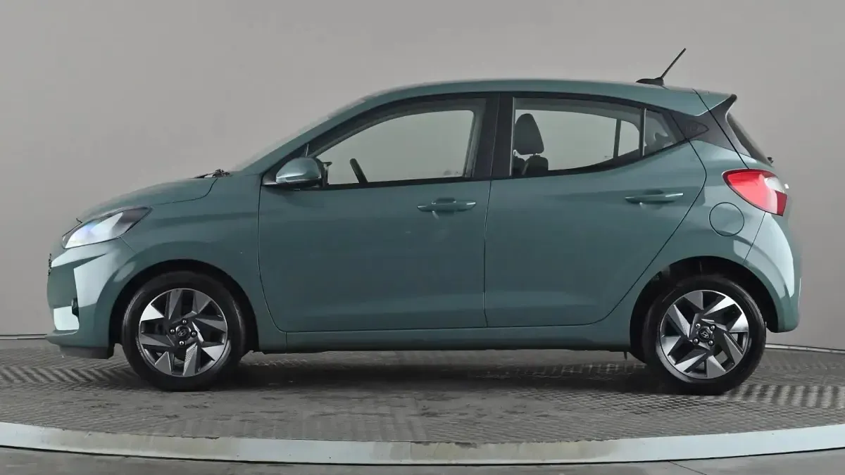 Used Hyundai i10 Advanced 79 HP (58 kW) 2025 Green Hatchback