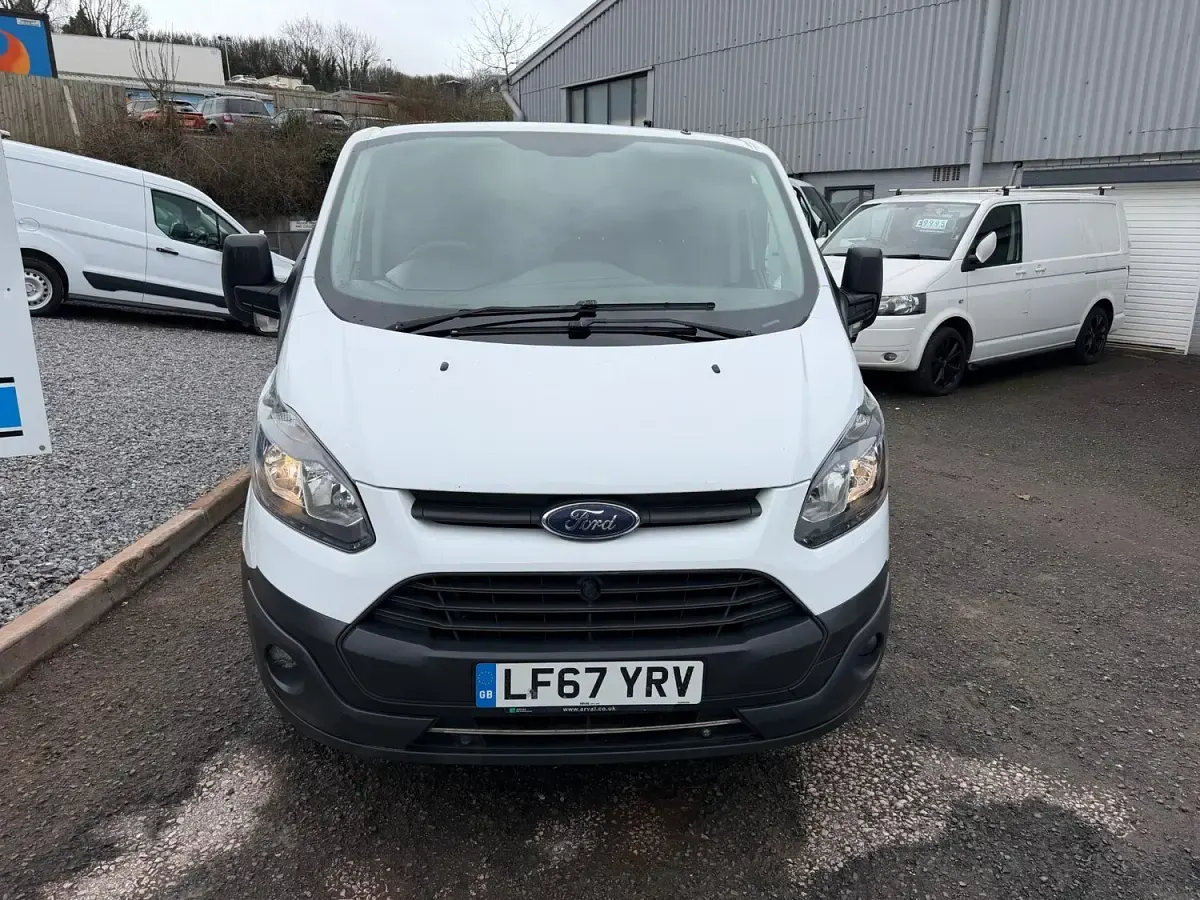 Used Ford Transit Custom 105 HP (77 kW) 2017 White Van