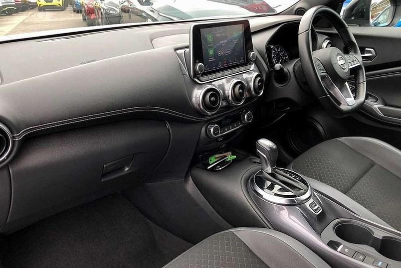 Used Nissan Juke N-Connecta 143 HP (105 kW) 2023 Silver SUV