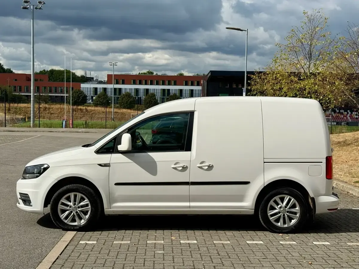 Used VW Caddy Trendline 102 HP (75 kW) 2018 White MPV