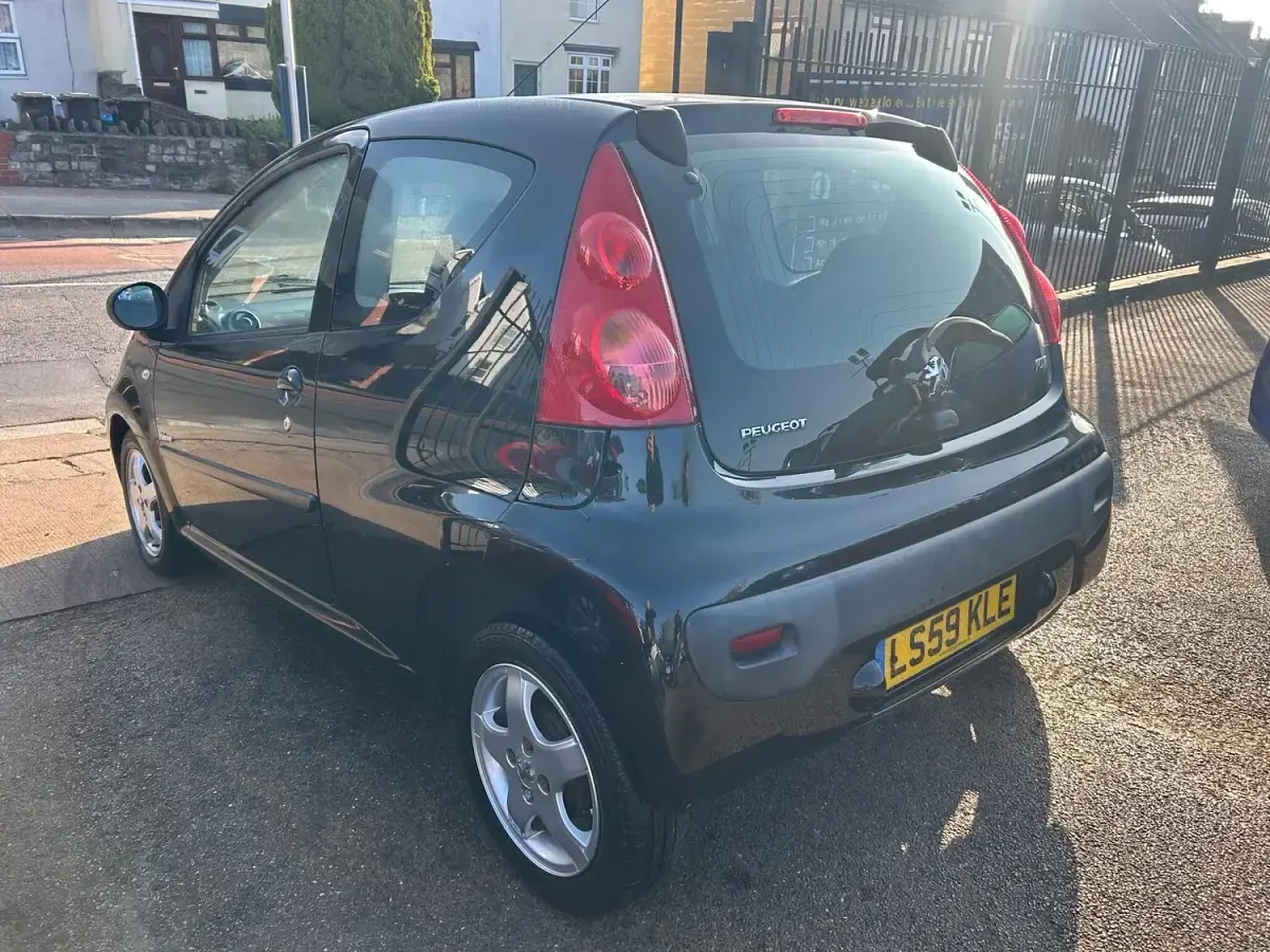 Used Peugeot 107 68 HP (50 kW) 2009 Black Hatchback