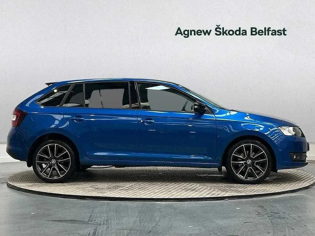 Used Skoda Rapid 81 HP (59 kW) 2017 Race blue metallic Hatchback