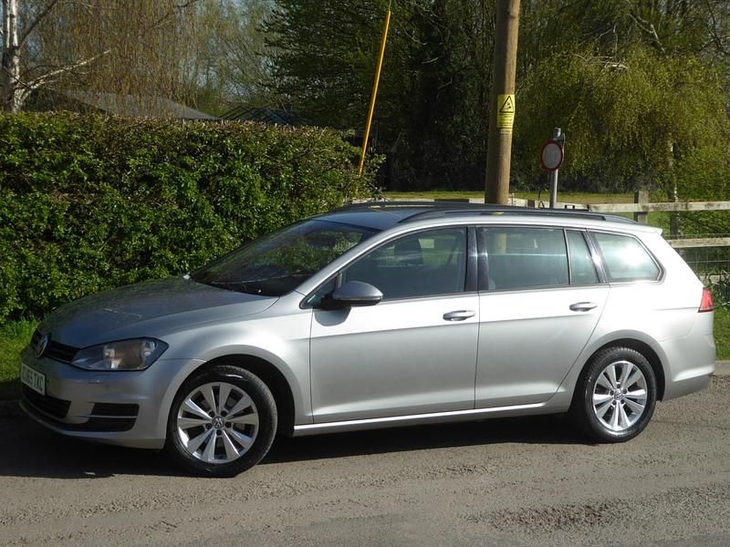 Begagnad VW Golf VII SE 2015 Silver Kombi