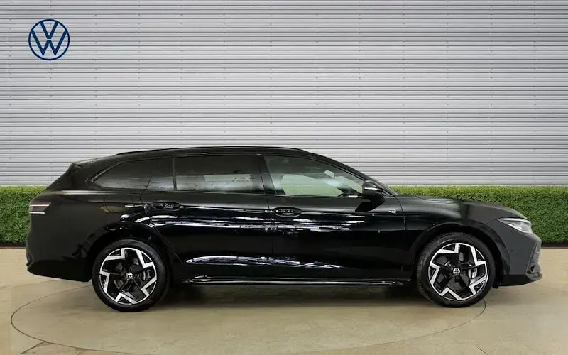 Used VW Passat R-line 272 HP (200 kW) 2025 Black Estate
