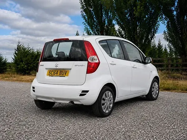 Used Suzuki Splash 67 HP (49 kW) 2014 White Hatchback